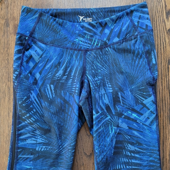 Old Navy Go Dry Active Compression Blue Palm Cropped Leggings Size Women Medium - Picture 2 of 11